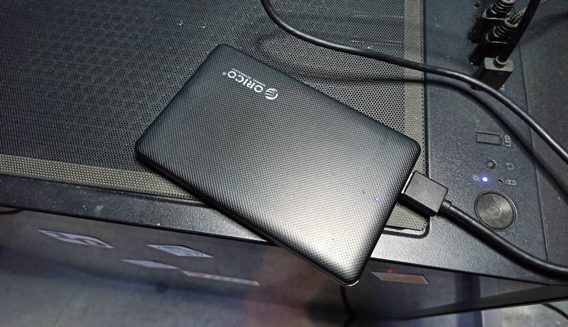 External Hard drive connected to the desktop